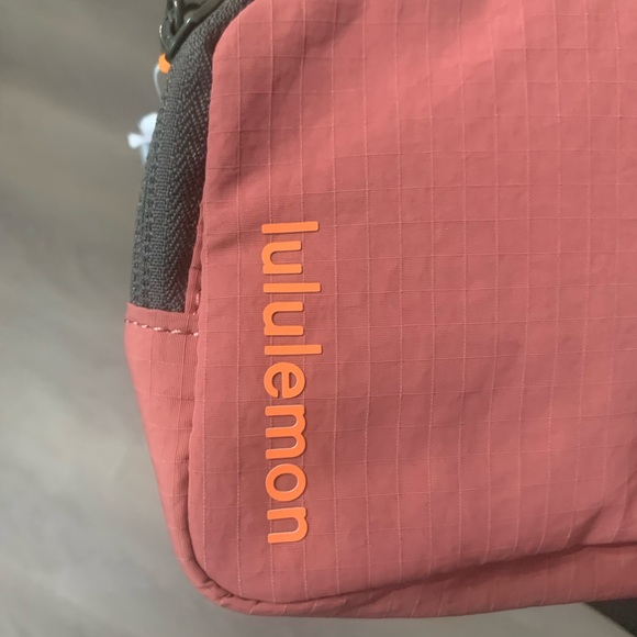 Lululemon Everywhere Belt Bag - Picture 4 of 5